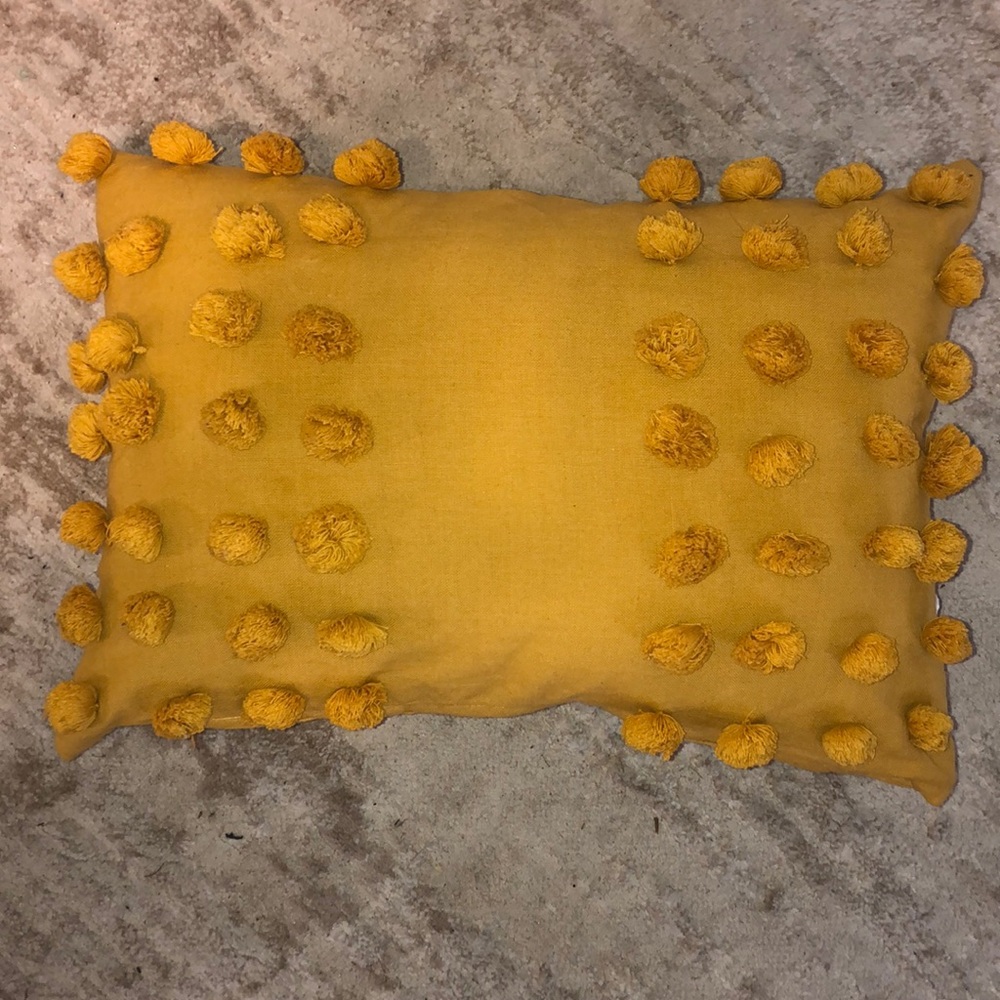 Pom Pom pillow
